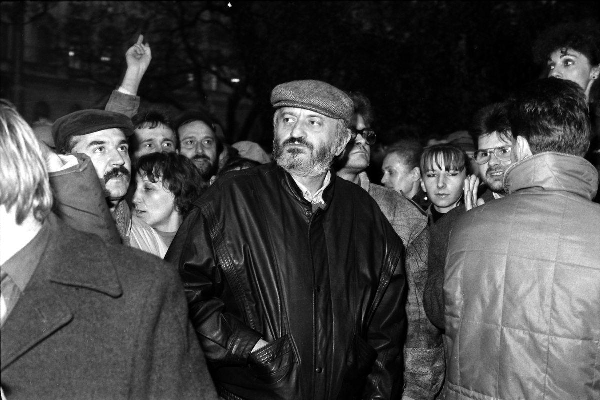 Ján Lörincz, Milan Lasica na demonštrácii, Námestie SNP. 1989. Súkromný majetok